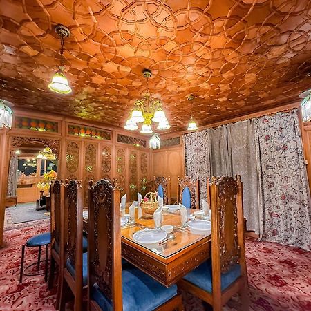 מלון Srīnagar Dilnaaz Group Of Houseboats מראה חיצוני תמונה