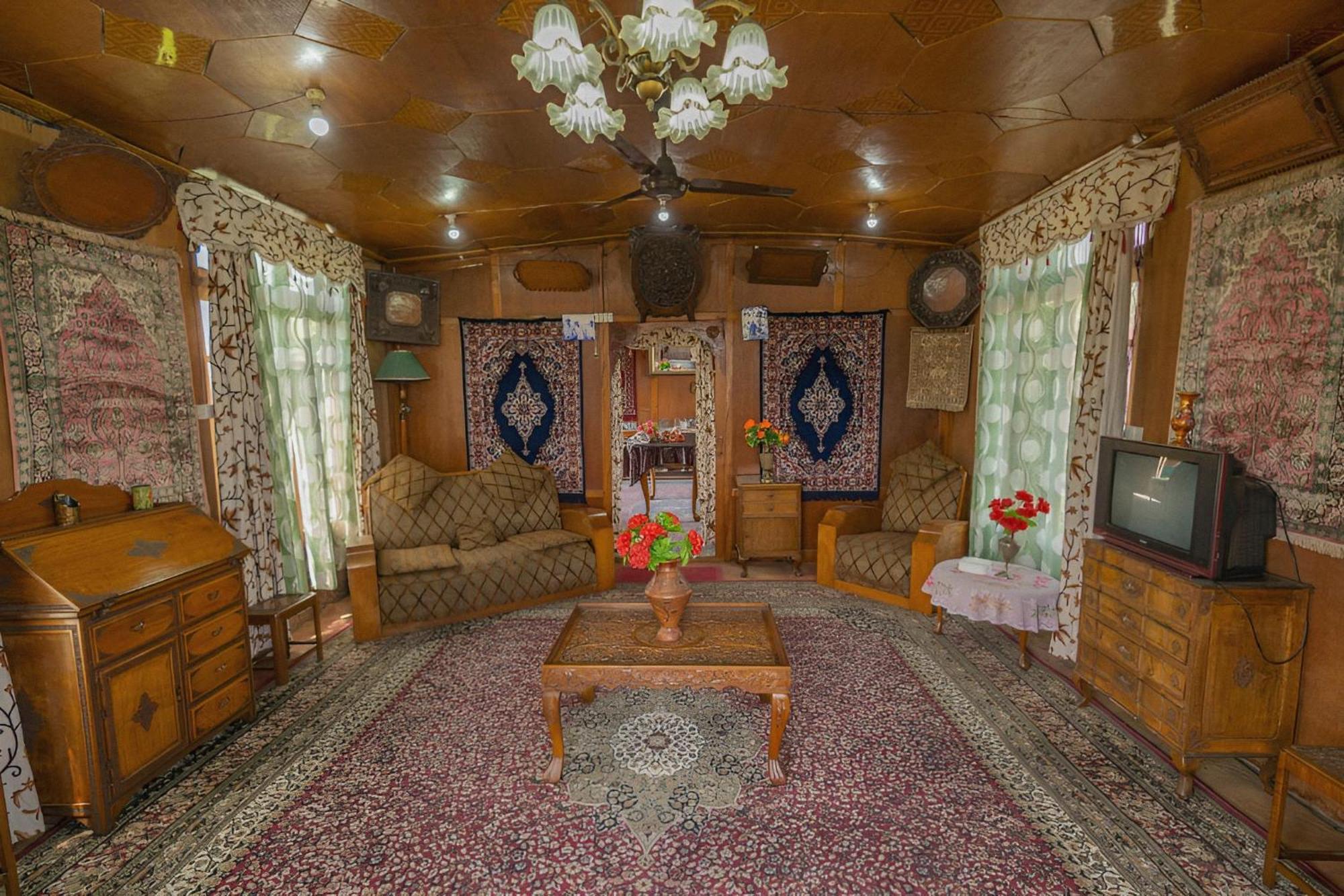 מלון Srīnagar Dilnaaz Group Of Houseboats מראה חיצוני תמונה