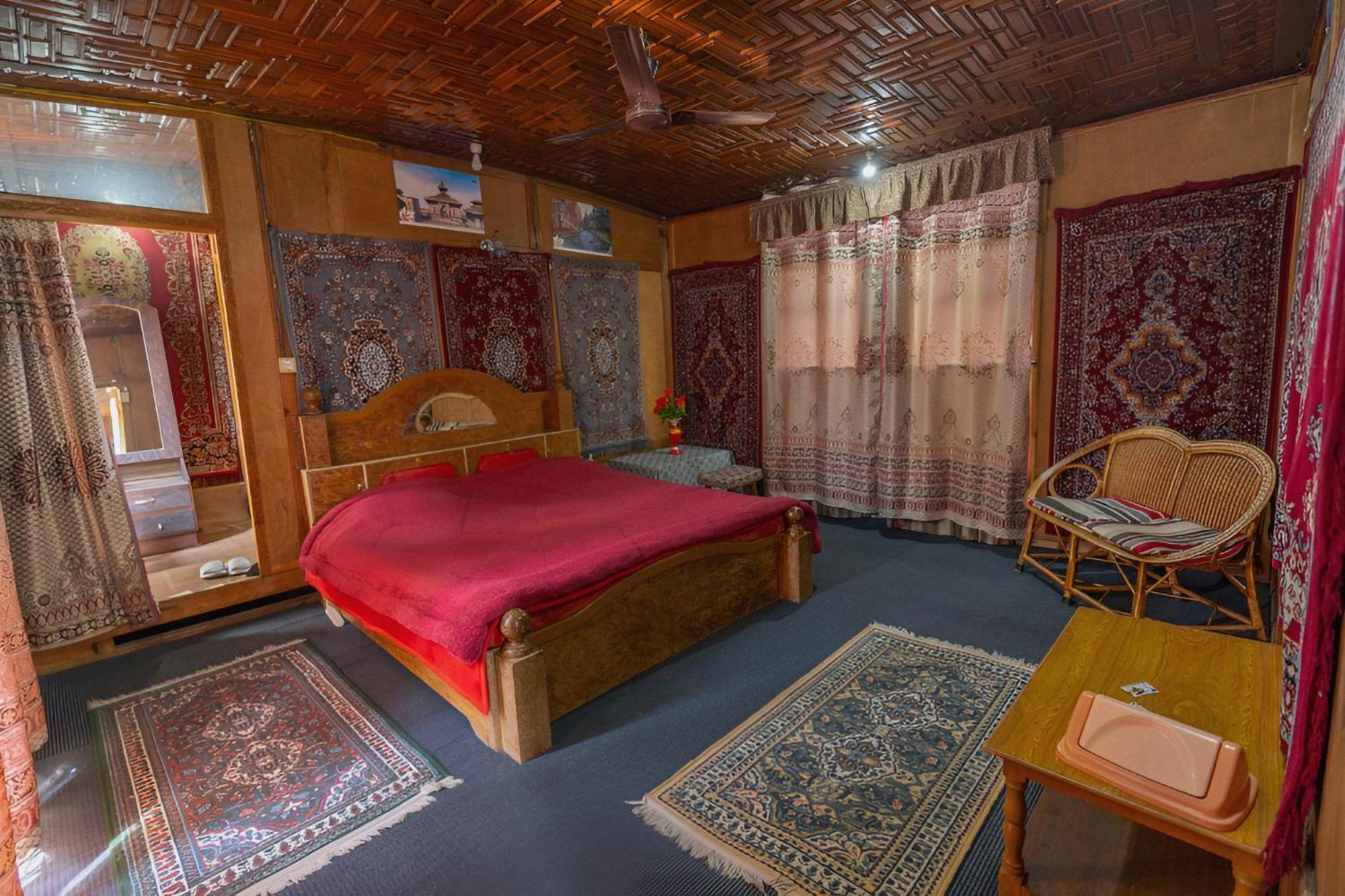 מלון Srīnagar Dilnaaz Group Of Houseboats מראה חיצוני תמונה
