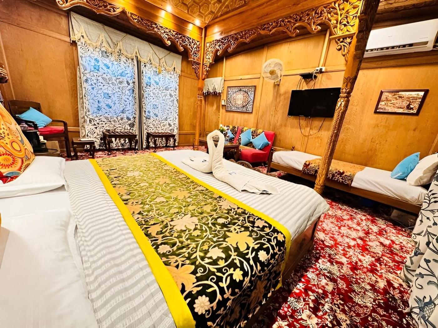 מלון Srīnagar Dilnaaz Group Of Houseboats מראה חיצוני תמונה