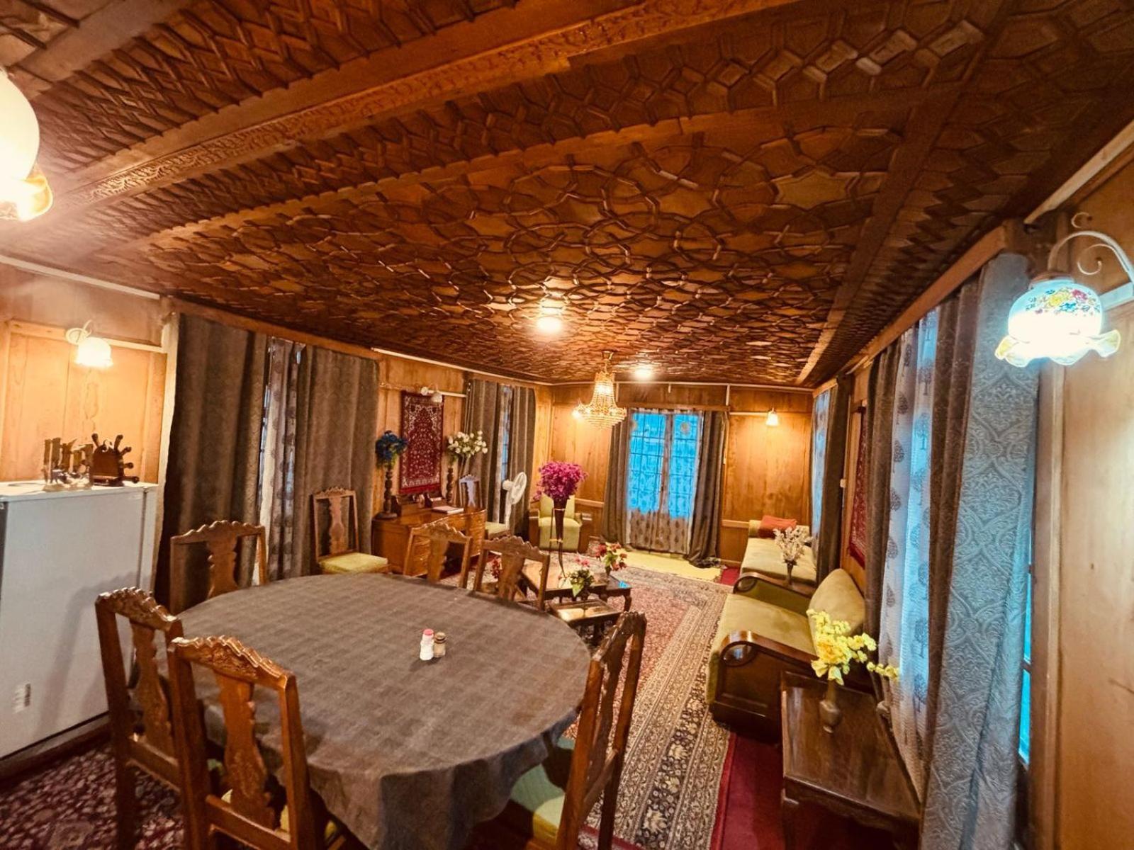 מלון Srīnagar Dilnaaz Group Of Houseboats מראה חיצוני תמונה